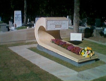 Ord.Prof.Dr. Ekrem AKURGAL Anıt Mezarı anıt